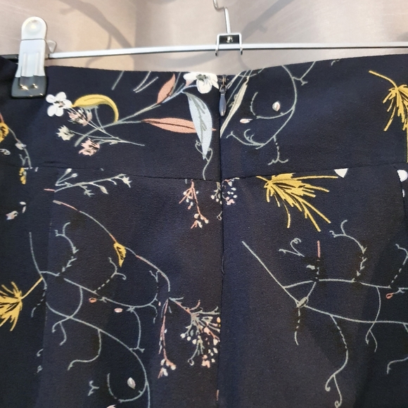 Luvalot size 6 -High waisted floral shorts - fully lined - designed in Australia - Picture 3 of 6